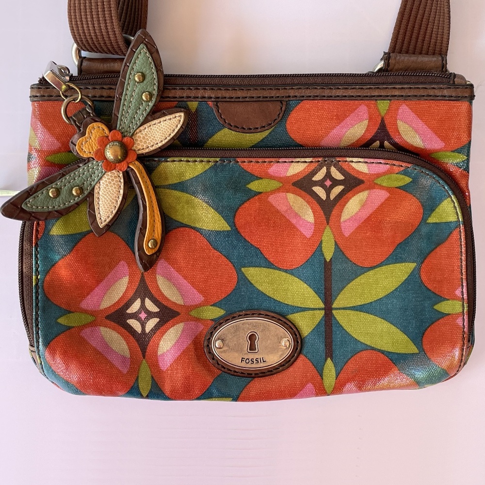Fun colorful floral Key-Per FOSSIL HANDBAG WITH DRAGONFLY ZIPPER PULL